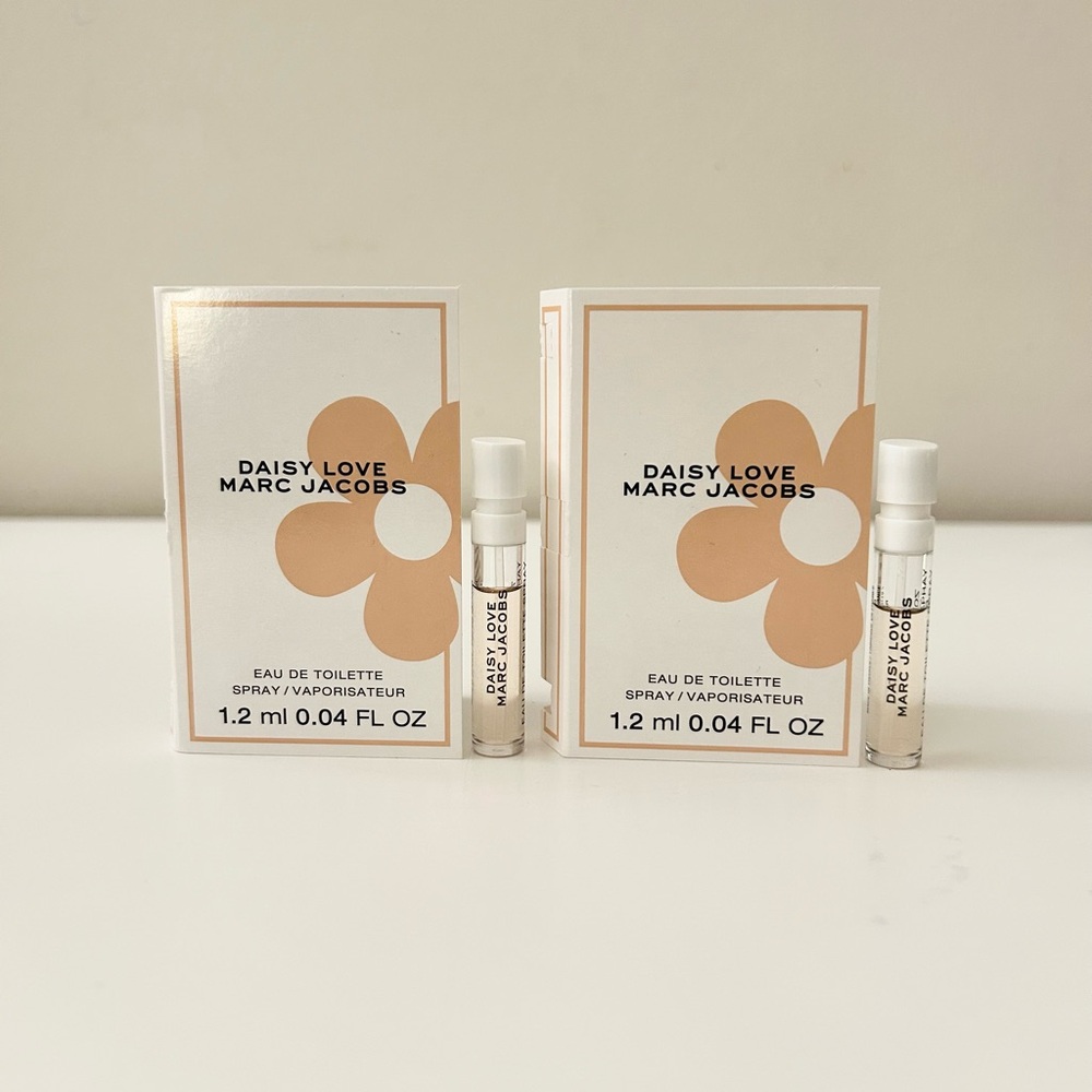 🌸MARC JACOBS Daisy Love EDT Vial Spray Sample 1.2 mL x 2